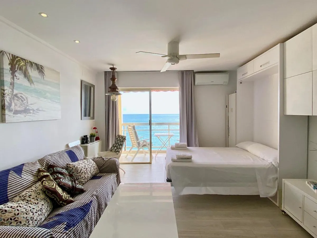 Fantástico Estudio en 1a Línea de Playa con Piscina Almuñécar