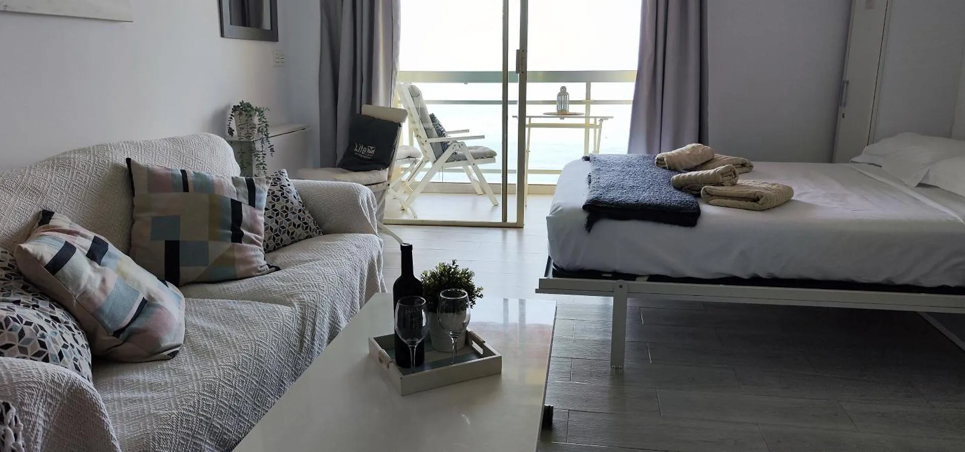 Fantástico Estudio en 1a Línea de Playa con Piscina Almuñécar Apartamento